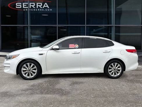 Used 2016 Kia Optima EX w/ Premium Package FWD image 2