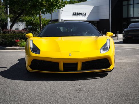 Used 2018 Ferrari 488 GTB RWD image 2