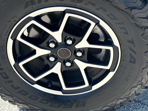 Used 2024 Jeep Wrangler Unlimited Rubicon w/ Technology Group AWD/4WD image 8