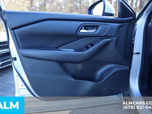 Used 2024 Nissan Rogue SV image 15