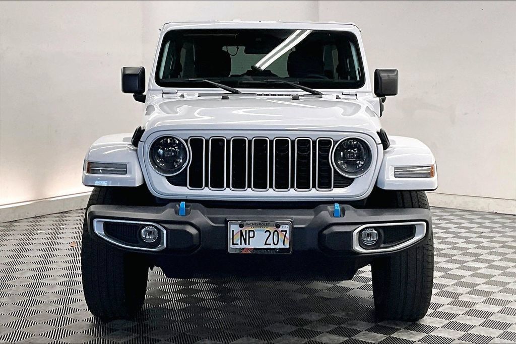 Used 2024 Jeep Wrangler Unlimited Sahara AWD/4WD image 2
