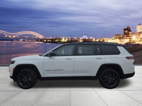 New 2025 Jeep Grand Cherokee L Limited w/ Trailer Tow Package image 2