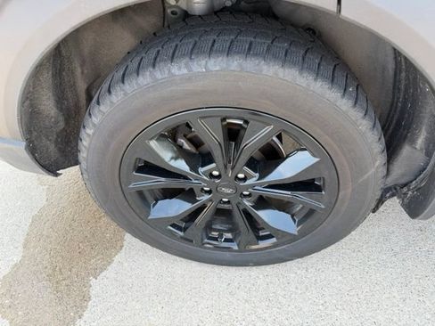 Used 2022 Ford Explorer Limited w/ Class IV Trailer Tow Package AWD/4WD image 8