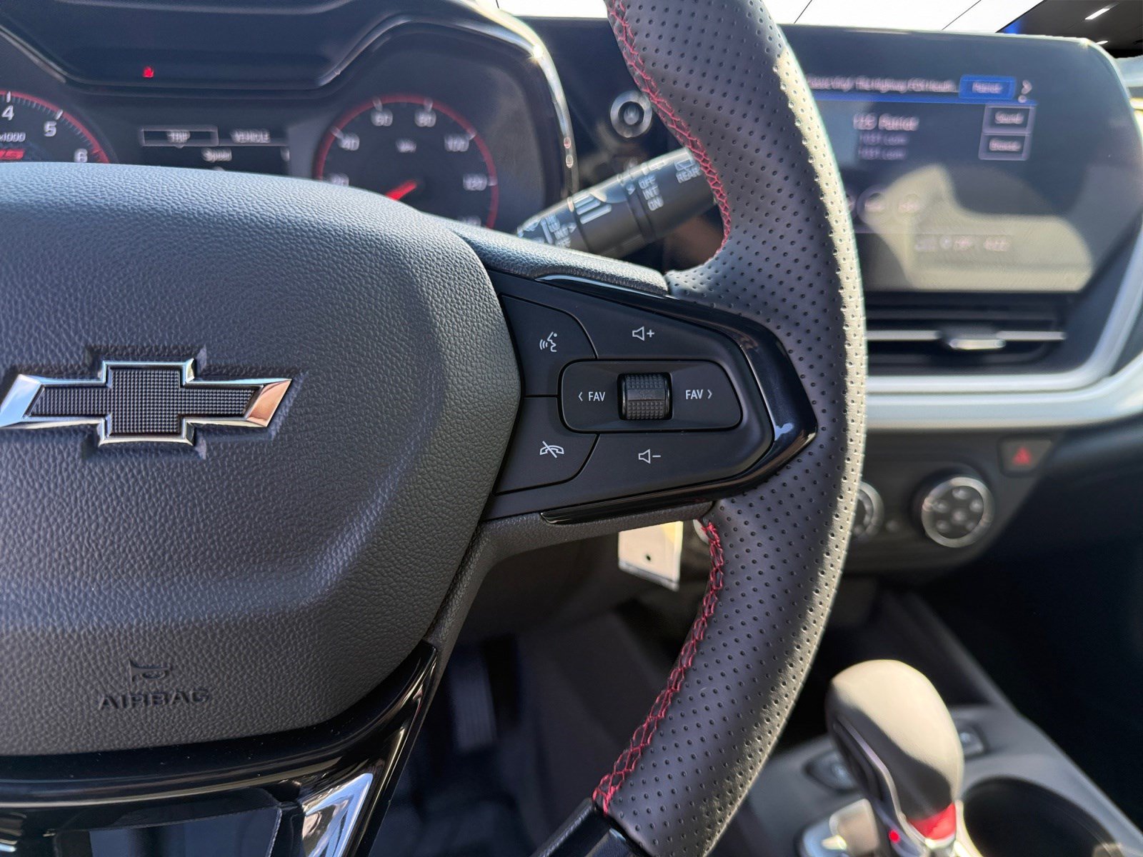 New 2026 Chevrolet Trax RS w/ Sunroof Package FWD image 25