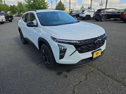 New 2026 Chevrolet Trax LT w/ Driver Confidence Package FWD image 8