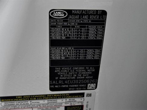 New 2025 Land Rover Discovery Dynamic SE image 27