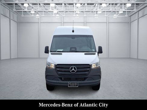 Used 2025 Mercedes-Benz Sprinter 2500 image 2