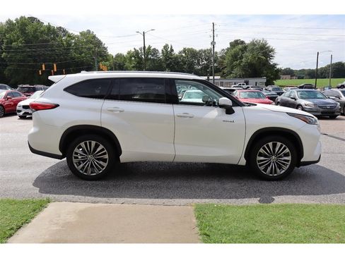 Used 2021 Toyota Highlander Platinum FWD image 9