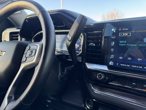 Used 2025 Chevrolet Silverado 1500 LT image 17