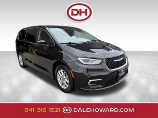 Used 2023 Chrysler Pacifica Touring-L FWD 360° Tour