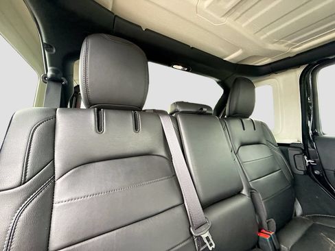 Used 2023 Jeep Wrangler Unlimited Sahara AWD/4WD image 31