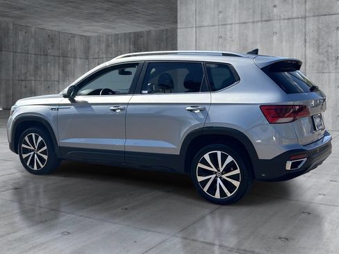 Used 2024 Volkswagen Taos SE FWD image 4