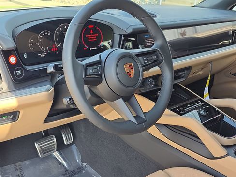New 2026 Porsche Cayenne S image 4