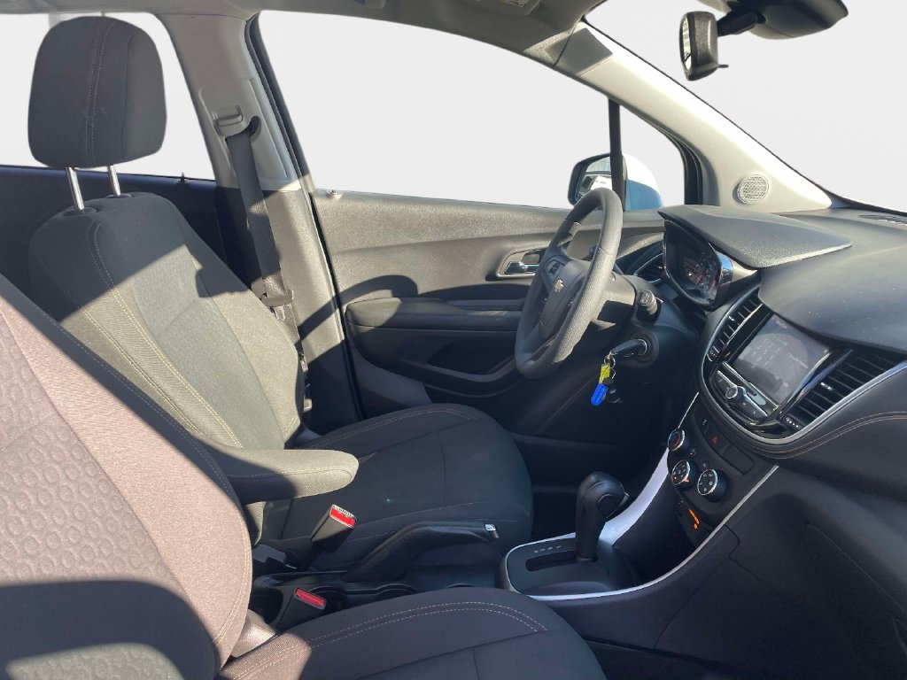 Used 2022 Chevrolet Trax LS w/ Tint and Cruise Package FWD image 10