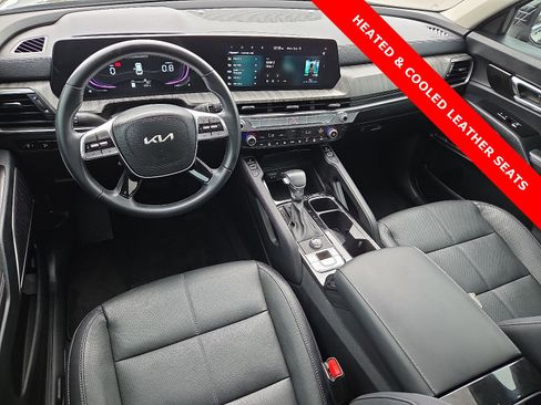 Used 2024 Kia Telluride EX image 11