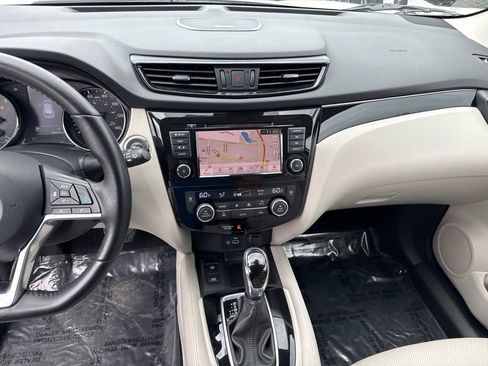 Used 2019 Nissan Rogue Sport SL w/ Premium Package FWD image 8