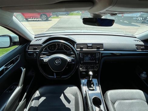 Used 2019 Volkswagen Passat 2.0T SE R-Line FWD image 6