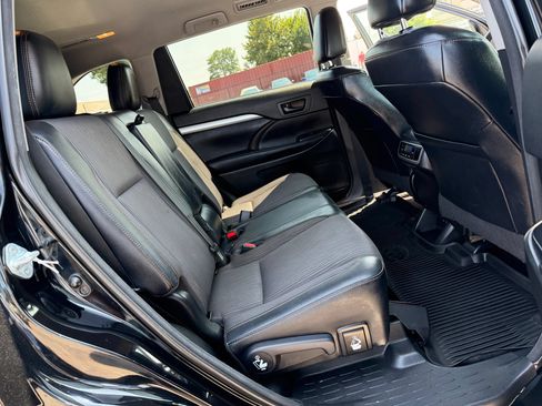 Used 2017 Toyota Highlander Plus AWD/4WD image 16
