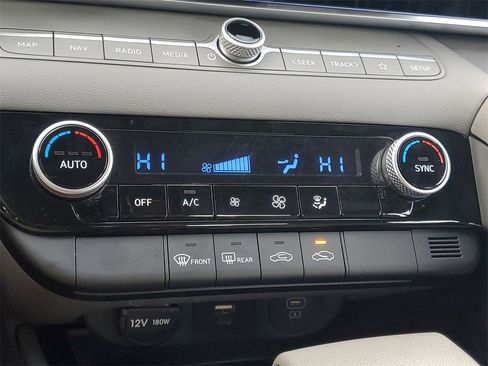 Used 2024 Hyundai Elantra SEL image 20