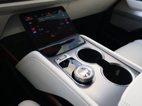 Used 2026 Cadillac Vistiq Luxury image 27