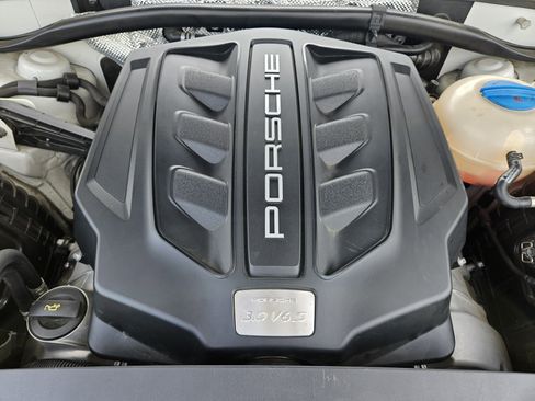 Used 2018 Porsche Macan S image 30