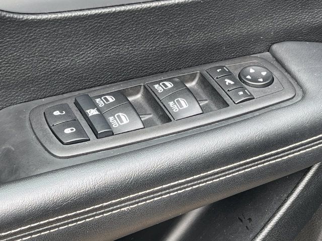Used 2025 Chrysler Pacifica Limited FWD image 19