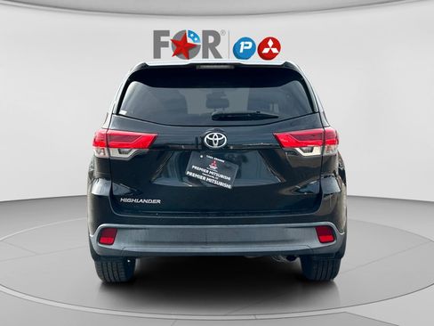 Used 2019 Toyota Highlander LE w/ Carpet Mat Package (TMS) FWD image 4