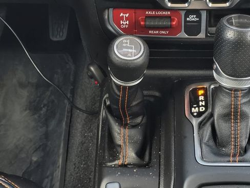 Used 2023 Jeep Gladiator Mojave AWD/4WD image 19