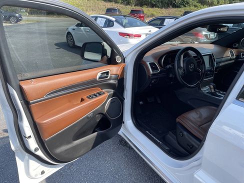 Used 2017 Jeep Grand Cherokee Summit w/ Platinum Series Group RWD image 14