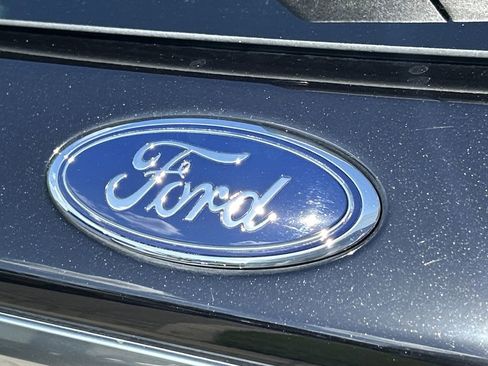 Used 2022 Ford Explorer Platinum w/ Technology Package image 9