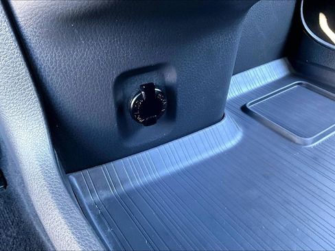 Used 2024 Toyota Sienna XLE image 15