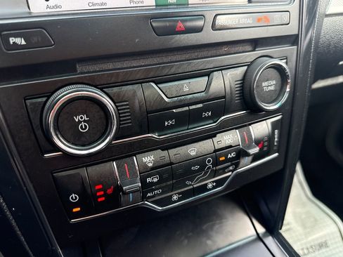 Used 2017 Ford Explorer XLT w/ Equipment Group 202A AWD/4WD image 42