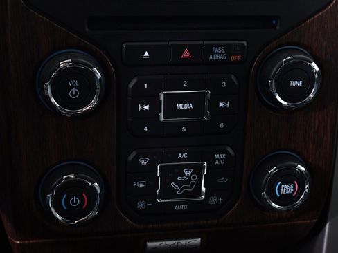 Used 2014 Ford F150 Lariat w/ Equipment Group 502A Luxury image 29