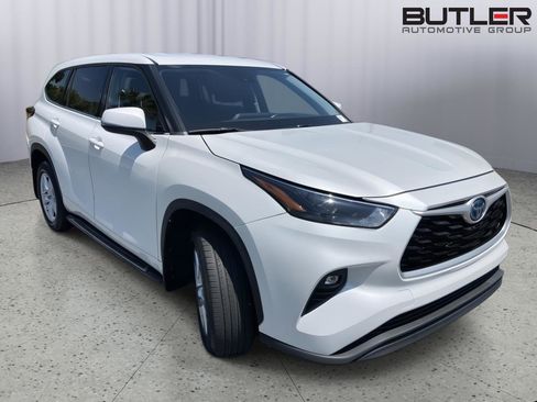 Used 2022 Toyota Highlander LE AWD/4WD image 7