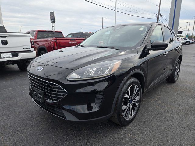 Used 2022 Ford Escape SE w/ SE Sport Appearance Package AWD/4WD image 4