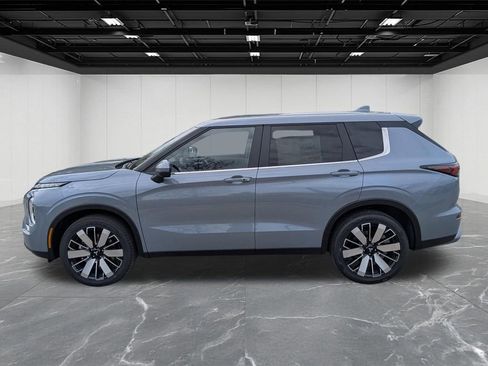 New 2026 Mitsubishi Outlander SE image 2