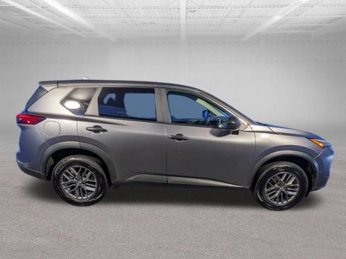 Used 2024 Nissan Rogue S FWD image 4