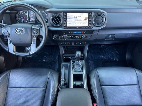 Used 2022 Toyota Tacoma TRD Off-Road w/ TRD Premium Off Road Package AWD/4WD image 12