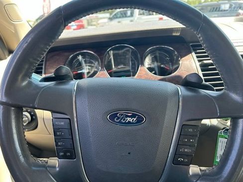 Used 2010 Ford Taurus SEL FWD image 23