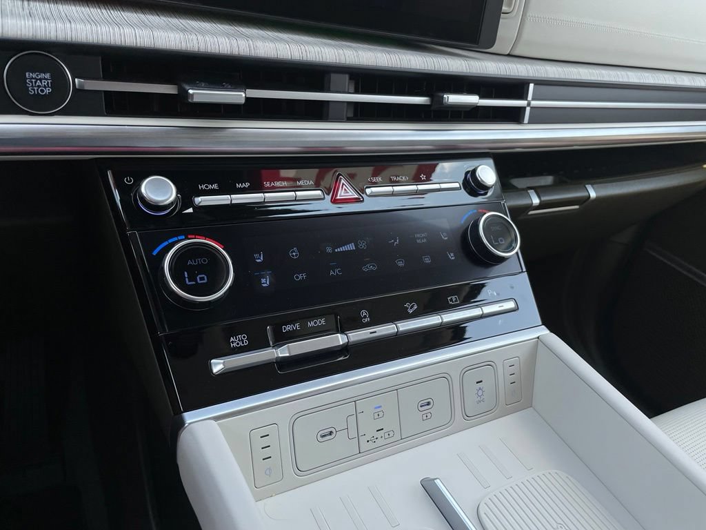 Used 2025 Hyundai Santa Fe Calligraphy FWD image 19