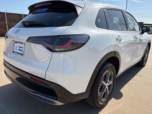 Used 2025 Honda HR-V EX-L image 3