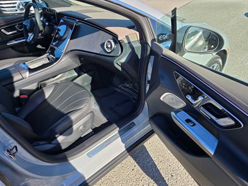 New 2026 Mercedes-Benz EQE 320 4MATIC Sedan image 12