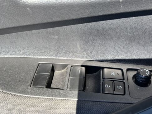 Used 2022 Toyota Corolla LE image 17