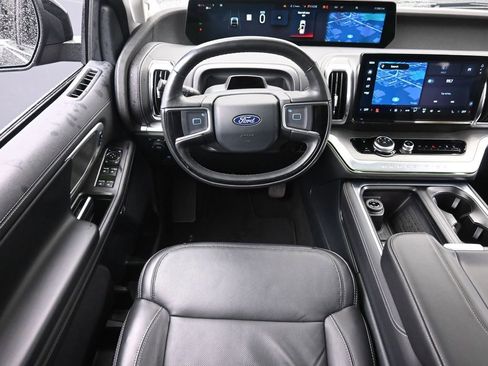 Used 2025 Ford Expedition Platinum w/ Driver's Package AWD/4WD image 12