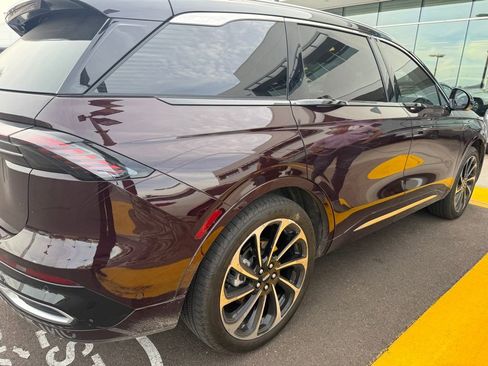 Used 2024 Lincoln Nautilus Black Label image 3