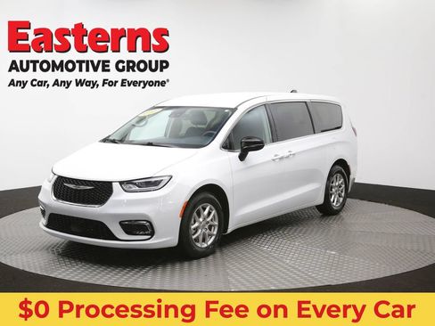 Used 2024 Chrysler Pacifica Touring-L FWD image 57