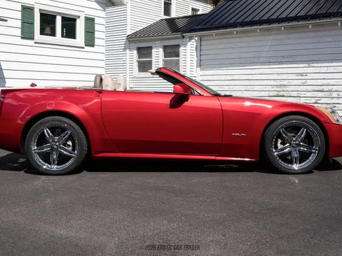 Used 2005 Cadillac XLR RWD image 9