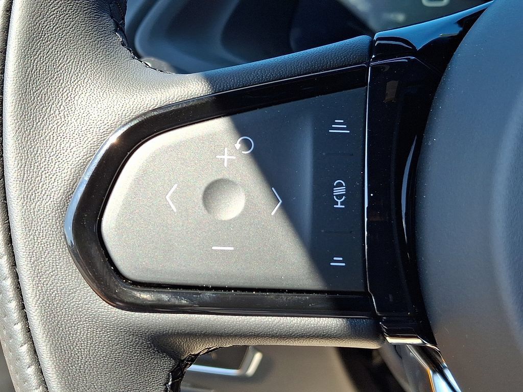 Used 2025 Lotus Emira RWD image 19