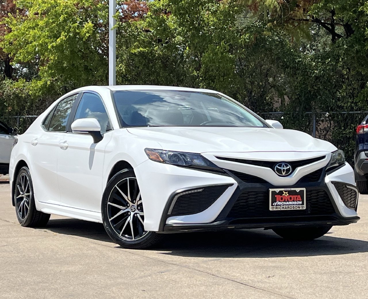 Used 2024 Toyota Camry SE FWD image 2
