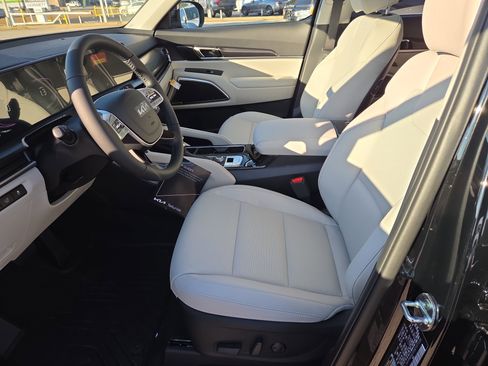 New 2025 Kia Telluride S image 4